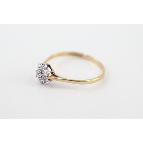 233 - 9ct gold cubic zirconia cluster ring (1.2g)