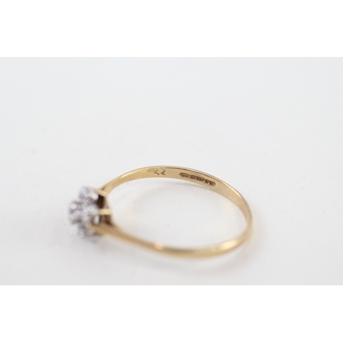 233 - 9ct gold cubic zirconia cluster ring (1.2g)