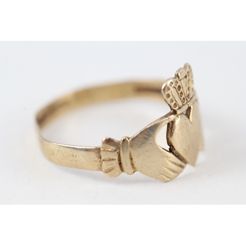 237 - 9ct gold claddah ring (2g)