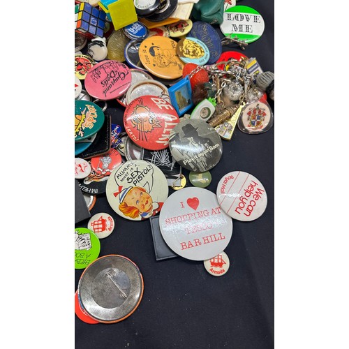 88 - Large selection of vintage and later badges and key rings