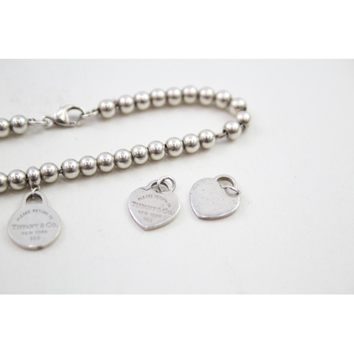 330 - Silver bracelet and pendants/charms by designer Tiffany & Co (7g)