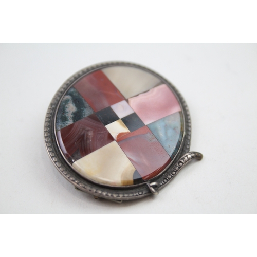 332 - Silver antique Scottish gemstone brooch with belt design frame (16g)