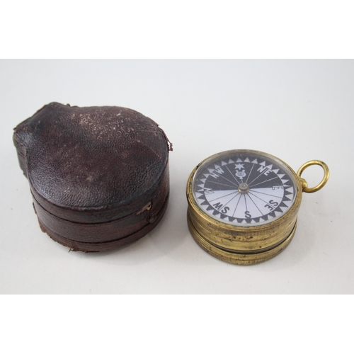 500 - Antique Leather Cased Pocket Compass Barometer