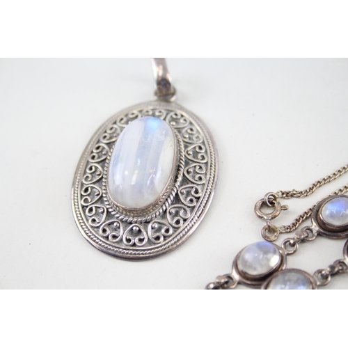 335 - A collection of silver Moonstone jewellery (36g)