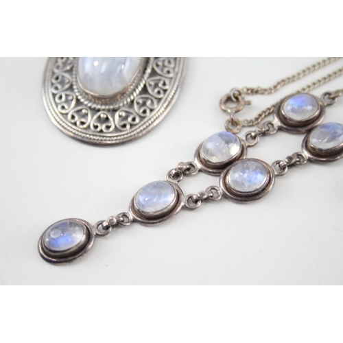 335 - A collection of silver Moonstone jewellery (36g)