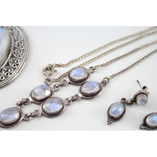 335 - A collection of silver Moonstone jewellery (36g)