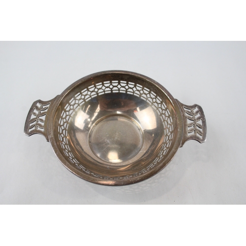 41 - .925 sterling twin handled dish / quaich