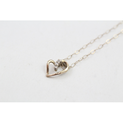 203 - 9ct gold cubic zirconia heart shaped pendant necklace (0.6g)