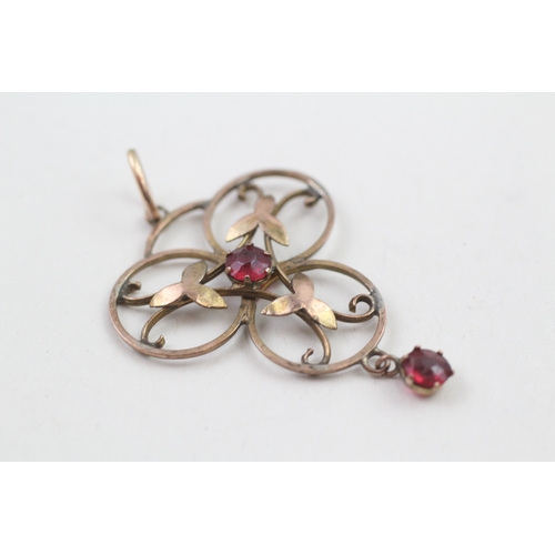 204 - 9ct gold edwardian garnet topped doublet pendant (2.3g)