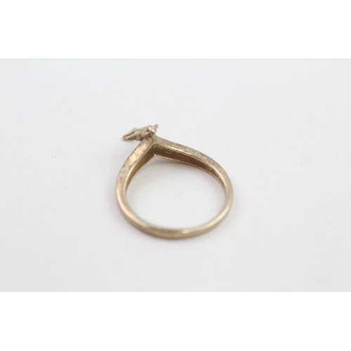 212 - 9ct gold dolphin diamond wishbone ring (1.6g)