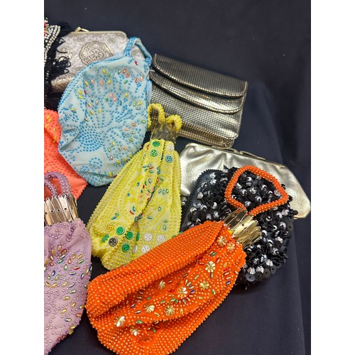 71 - Selection of vintage ladies hand bags