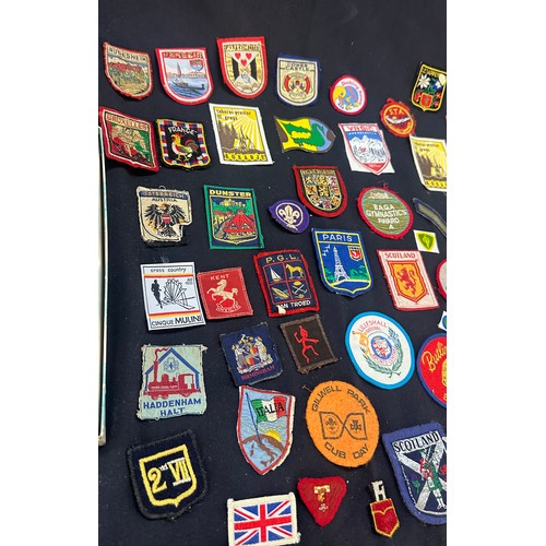 86 - Selection of vintage cloth badges