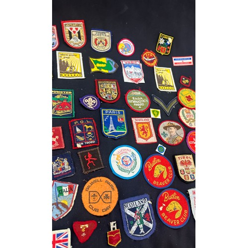 86 - Selection of vintage cloth badges