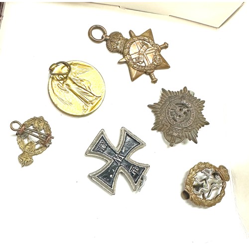 577 - Selection of war medals and cap badges