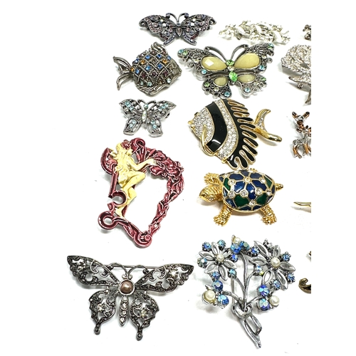 343 - selection of vintage costume jewellery brooches