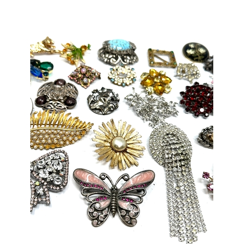 345 - selection of vintage costume jewellery brooches