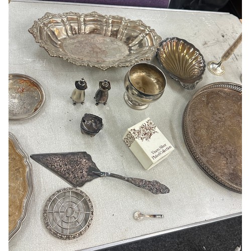 287 - Selection of silver plated items includes Viners etc