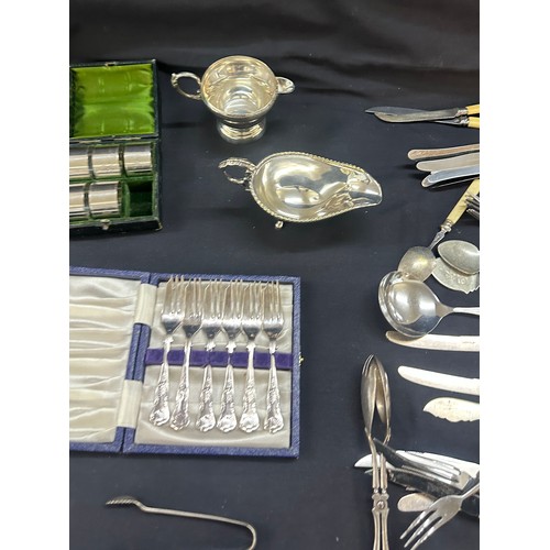 572 - Selection of silver plated items to include napkin rings, cutlery etc