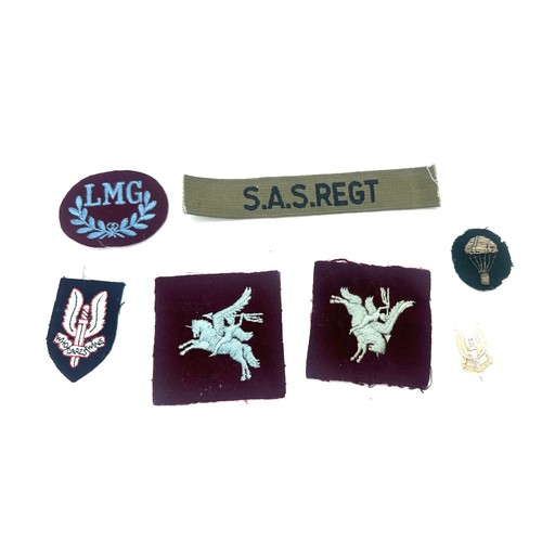 598 - SAS and parachute badges