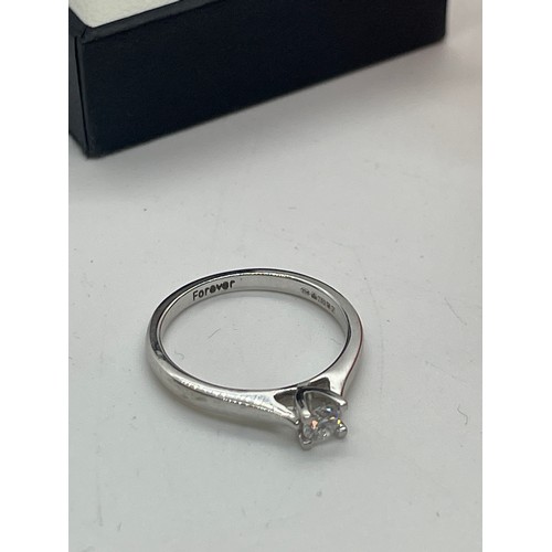 618 - Boxed The Diamond Store London 18ct gold and diamond solitair ring, engraved 