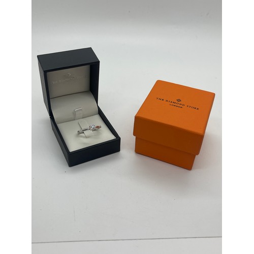 618 - Boxed The Diamond Store London 18ct gold and diamond solitair ring, engraved 