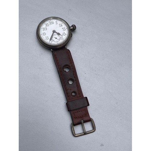 409 - Unusual ww2 military nurses watch Borgel type .winds and ticks dial diameter 2.7cm