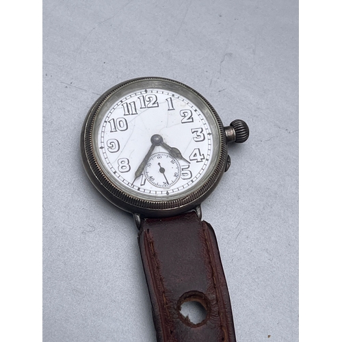 409 - Unusual ww2 military nurses watch Borgel type .winds and ticks dial diameter 2.7cm