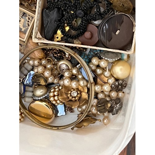 4 - Costume jewellery & powder compacts to include coral necklace cameos etc