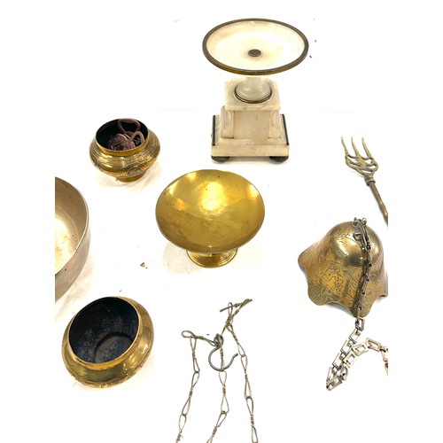 35 - Selection of assorted brass ware