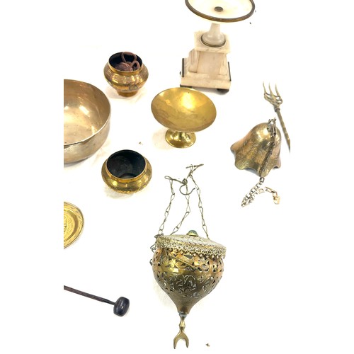 35 - Selection of assorted brass ware