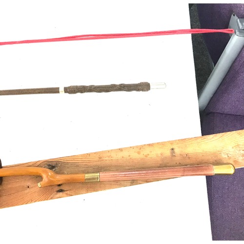 266 - Horse riding whips to include a lunging whip, driving whip etc