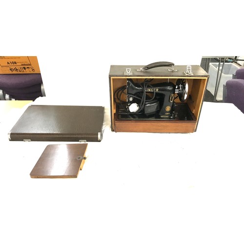 234 - Electric singer sewing machine in case - untested