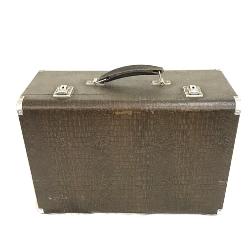 234 - Electric singer sewing machine in case - untested