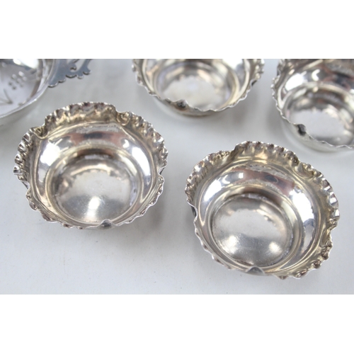 51 - 4 x .925 sterling salt dishes & tea strainer