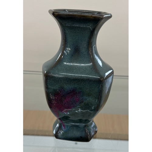 581 - Oriental glazed vase measures approx 7.5 inches tall