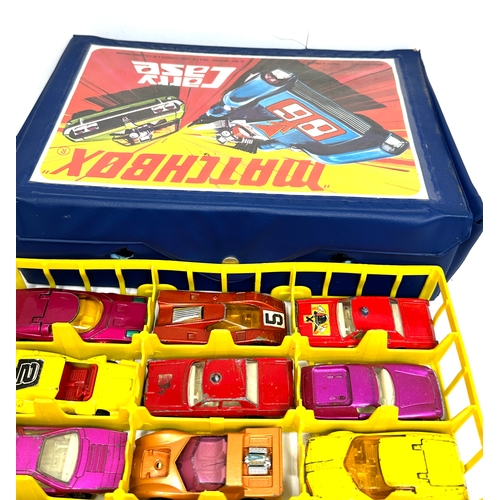 457 - Vintage matchbox carry case and cars