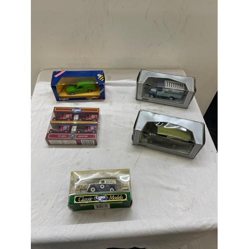 132 - Selection of assorted Corgi cars includes Corgi her majesty the queens 40th anniversary etc