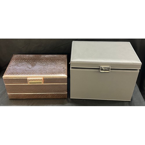 513 - 2 Brand new jewellery cases to include a 3 sectional case