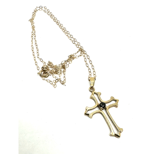 94 - 9ct gold cross pendant necklace set with sapphire weight 1.5g