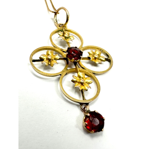 95 - 9ct gold garnet pendant necklace weight 3g