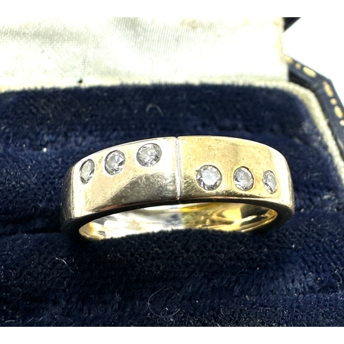 96 - 18ct gold diamond ring weight 4.2g