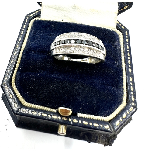 102 - 9ct white gold diamond & sapphire ring weight 4.2g