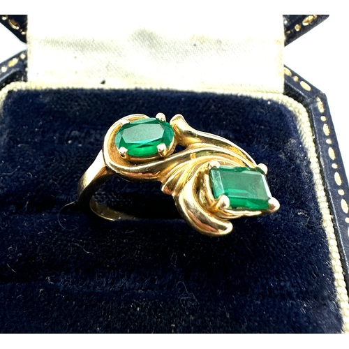 104 - 14ct gold green gemstone ring weight 4g