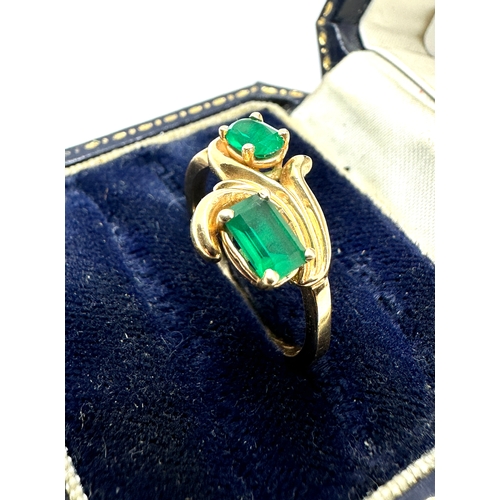 104 - 14ct gold green gemstone ring weight 4g