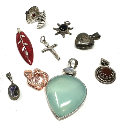 221 - selection of silver pendants weight 43g