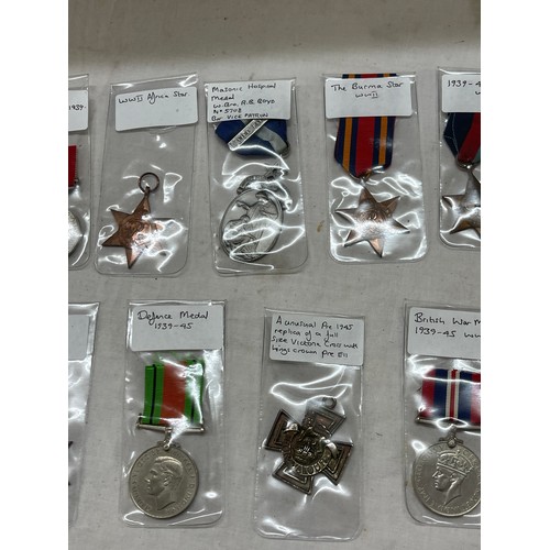 542 - Selection of 11 medals