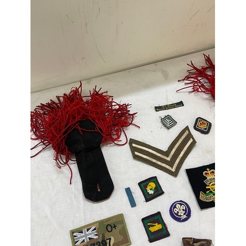 552 - Selection of British military badges