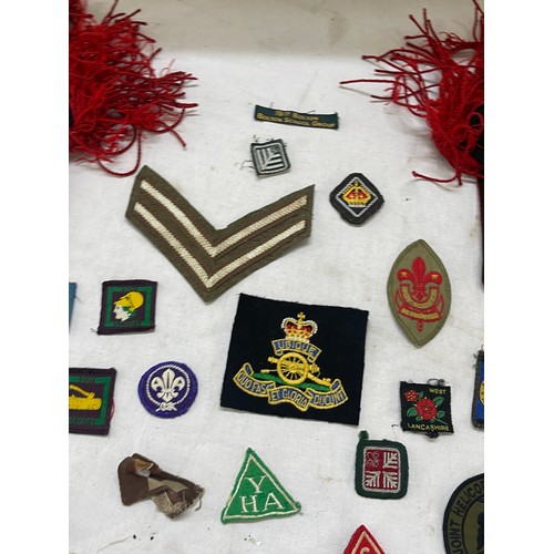 552 - Selection of British military badges