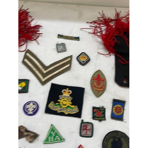 552 - Selection of British military badges