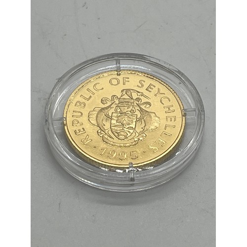 490 - 1995 One Hundred Rupees 15ct gold coin total weight 7,8 grams